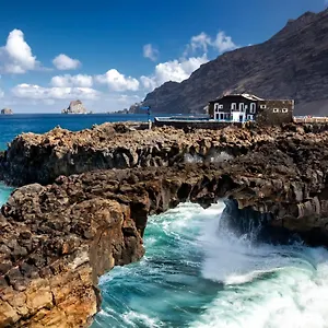 Hotel Puntagrande, Frontera